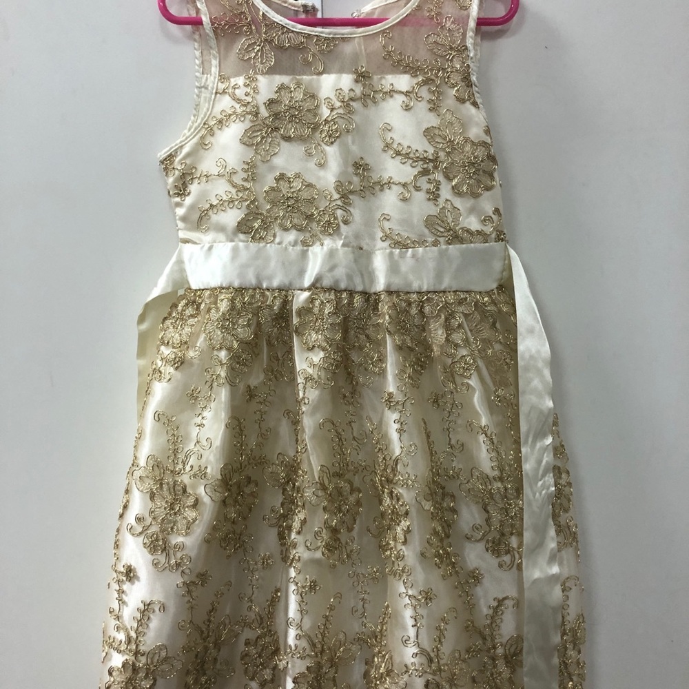 Girl’s dress